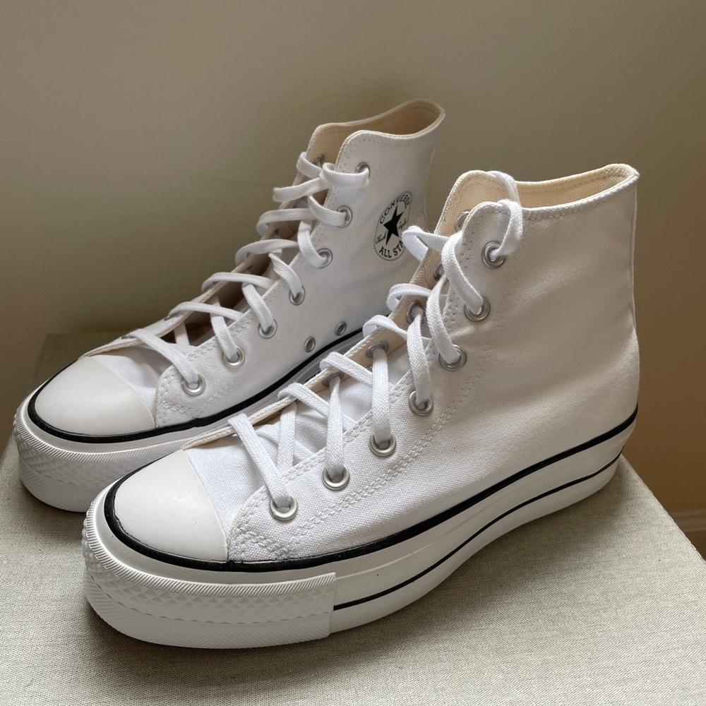 Women’s White Converse - Chuck Taylor All Star Lift Platform Canvas - Size 8.5
